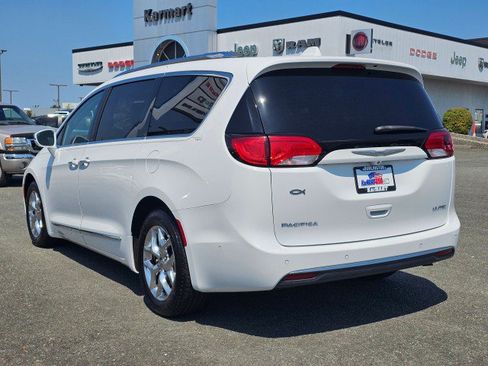 Used 2017 Chrysler Pacifica Limited FWD image 5