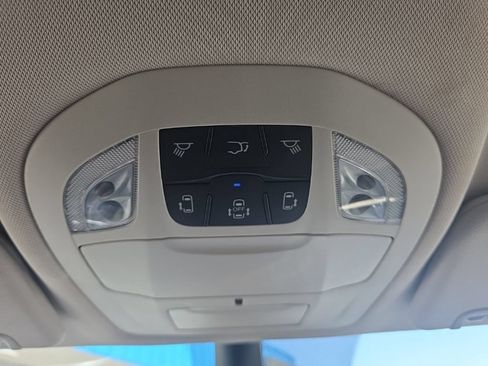 Used 2023 Chrysler Voyager LX FWD image 28