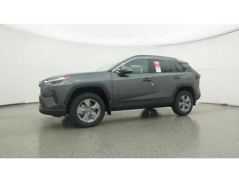 Used 2024 Toyota RAV4 XLE w/ Convenience Package FWD image 24
