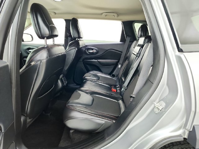 Used 2015 Jeep Cherokee Trailhawk w/ Cold Weather Group AWD/4WD image 24