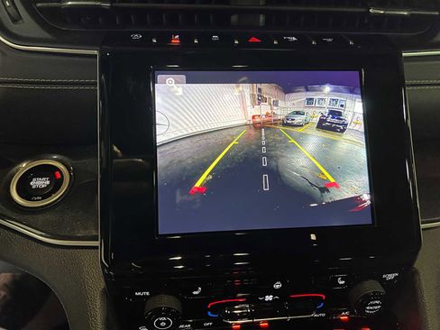 Used 2023 Jeep Grand Cherokee Altitude AWD/4WD image 32