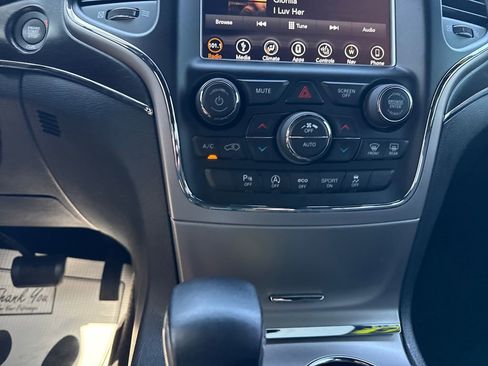Used 2018 Jeep Grand Cherokee Limited AWD/4WD image 22