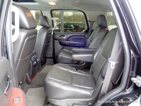 Used 2012 Cadillac Escalade Luxury image 18