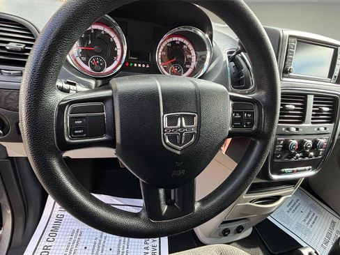 Used 2019 Dodge Grand Caravan SE FWD image 11