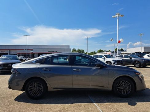 Used 2026 Nissan Sentra SV w/ SV Convenience Package FWD image 4