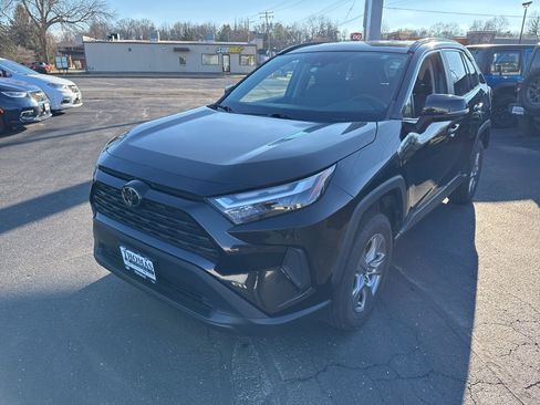 Used 2022 Toyota RAV4 XLE image 3