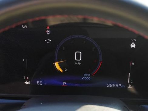 Used 2024 Chevrolet Trax RS w/ Sunroof Package FWD image 31
