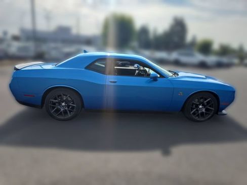 Used 2016 Dodge Challenger R/T Scat Pack w/ Leather Interior Group RWD image 8