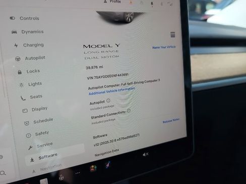 Used 2022 Tesla Model Y Long Range image 13