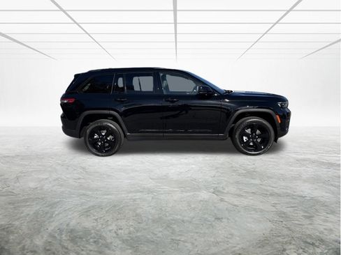 New 2025 Jeep Grand Cherokee Altitude image 2