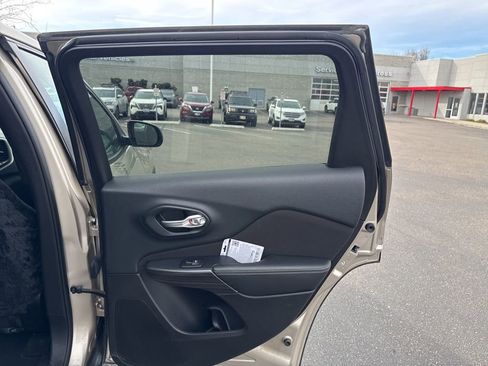 Used 2015 Jeep Cherokee Sport AWD/4WD image 13