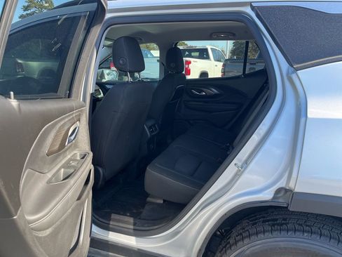 Used 2022 GMC Terrain SLE w/ Driver Convenience Package image 12