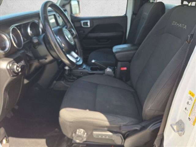 Used 2018 Jeep Wrangler Unlimited Sahara AWD/4WD image 16