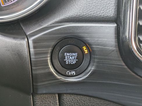 Used 2019 Jeep Grand Cherokee Altitude image 20