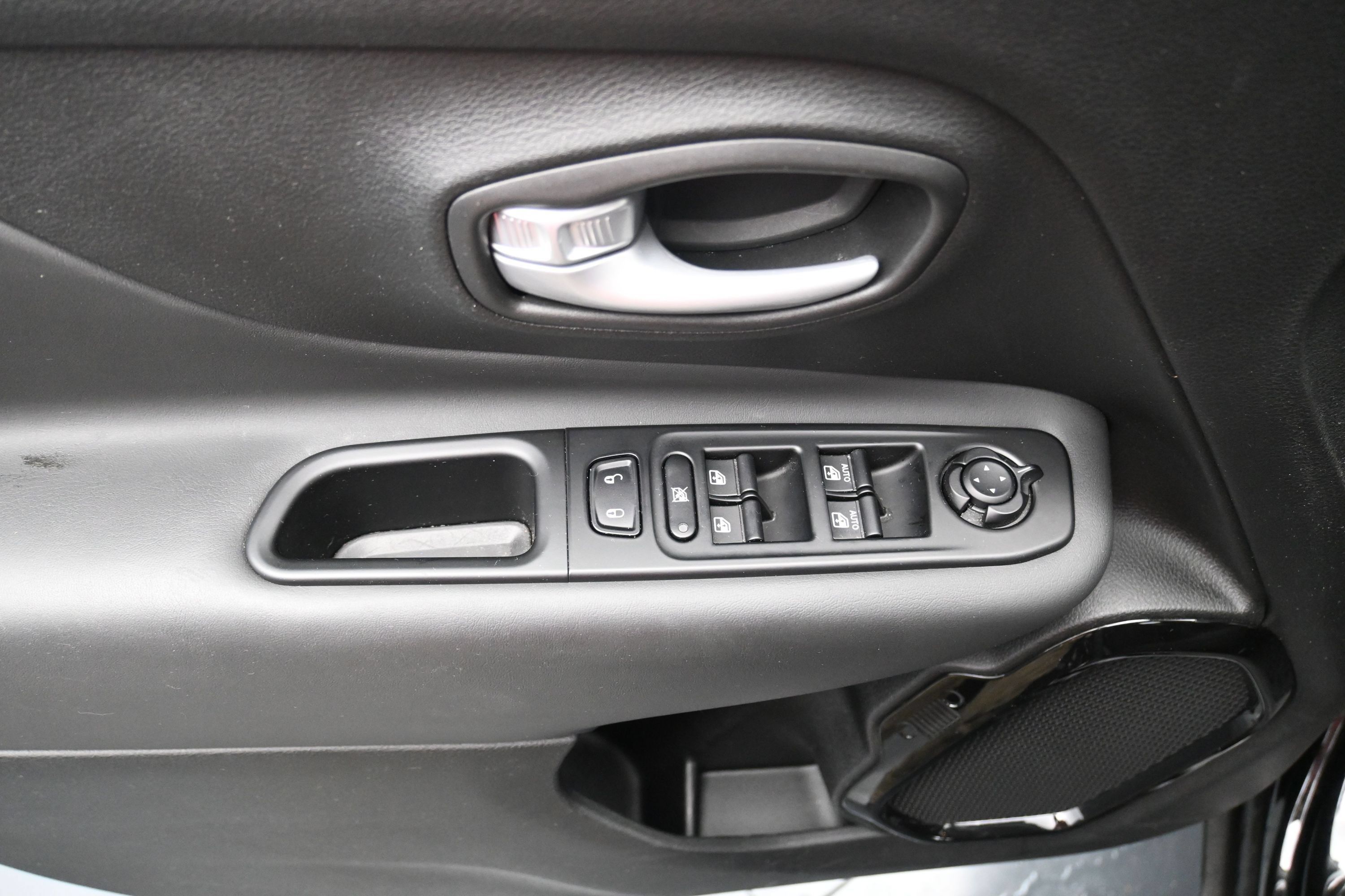 Used 2023 Jeep Renegade Altitude AWD/4WD image 14