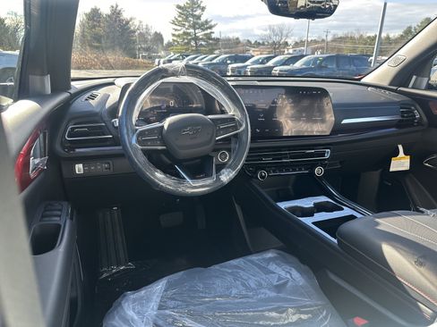 New 2026 Chevrolet Traverse Z71 w/ Enhanced Driving Package image 7