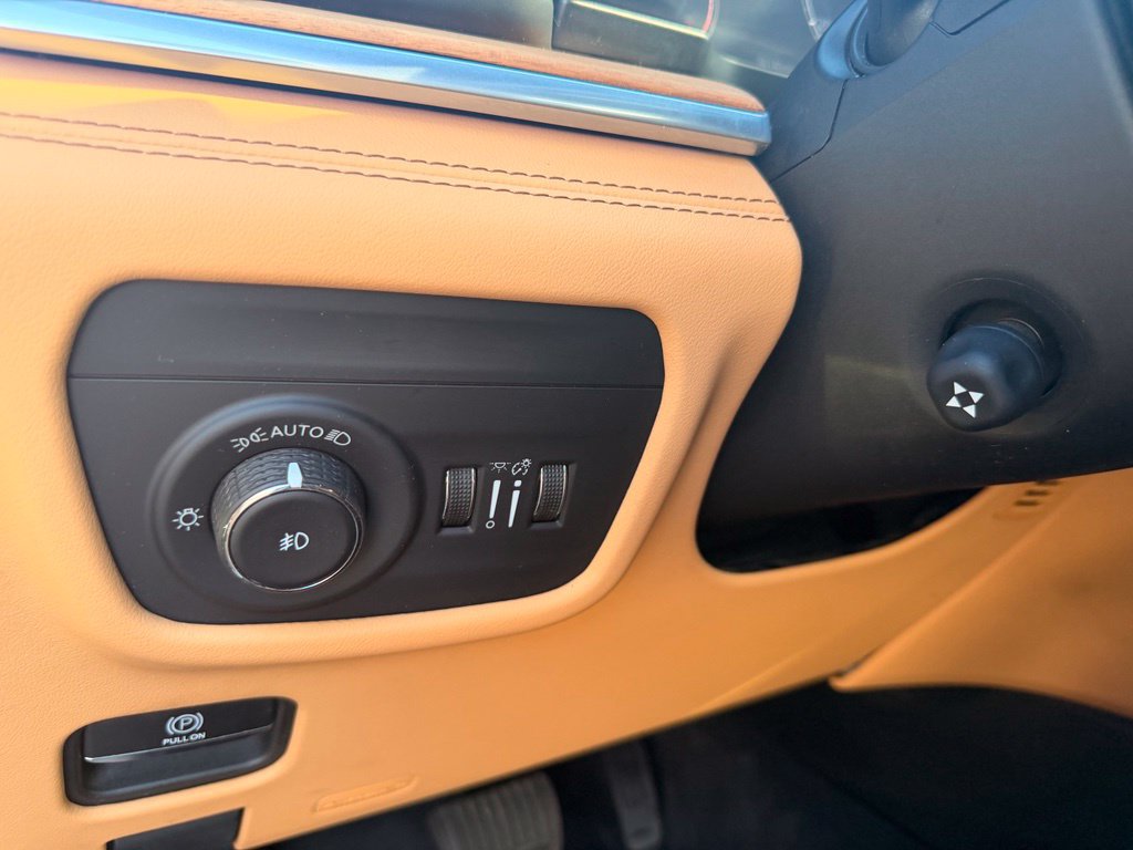 Used 2023 Jeep Grand Cherokee L Summit AWD/4WD image 37