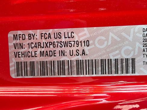 Used 2025 Jeep Wrangler Unlimited Sahara w/ Safety Group image 33