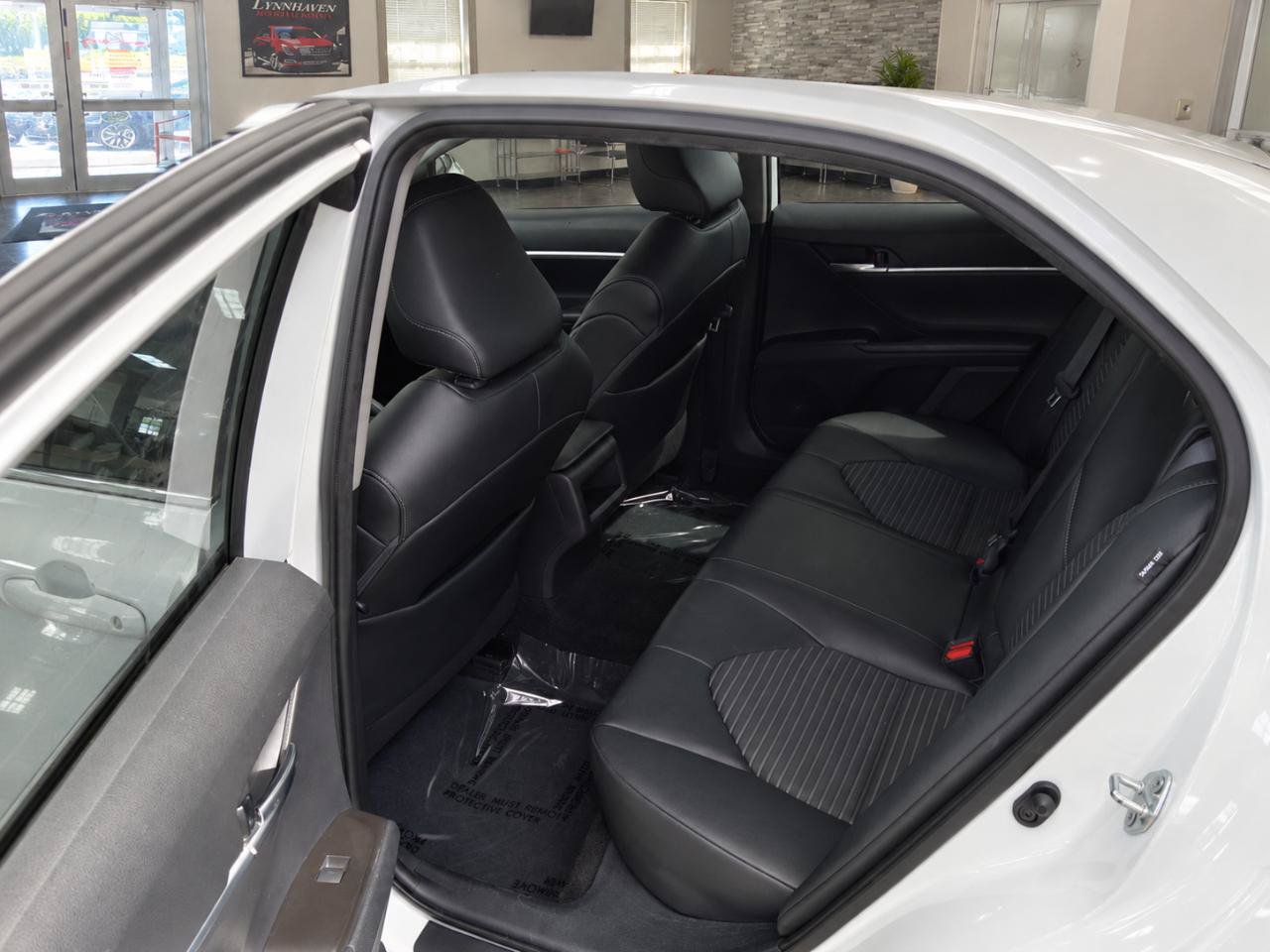 Used 2021 Toyota Camry SE FWD image 13