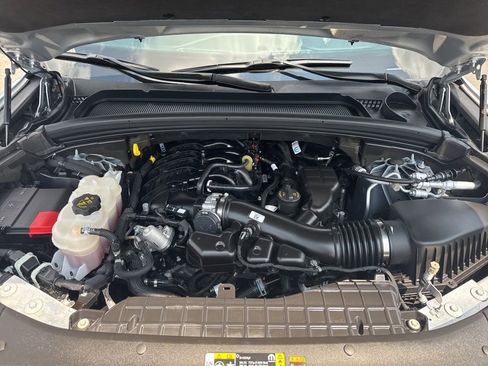 Used 2024 Jeep Grand Cherokee Limited w/ Black Appearance Package image 11