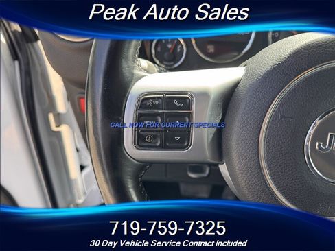 Used 2016 Jeep Wrangler Unlimited Rubicon AWD/4WD image 15