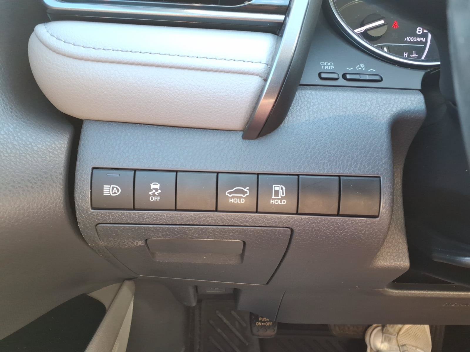 Used 2020 Toyota Camry SE FWD image 23