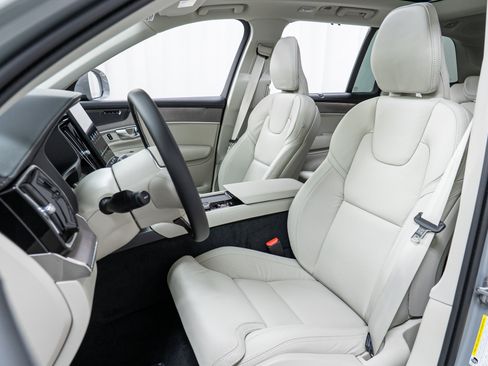 New 2026 Volvo XC90 T8 Ultra w/ Protection Package Premier image 13