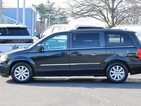 Used 2014 Chrysler Town & Country Touring FWD image 24