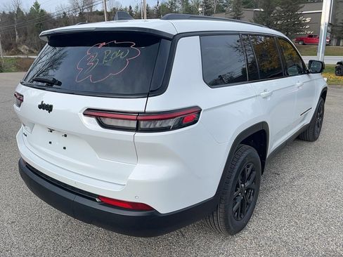 New 2025 Jeep Grand Cherokee L Altitude image 6