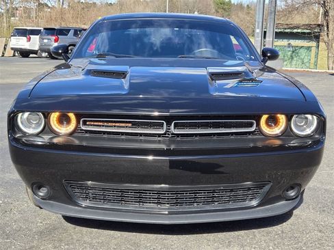 Used 2023 Dodge Challenger SXT image 8