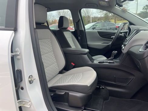 Used 2018 Chevrolet Equinox LS image 16