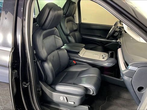 Used 2025 Lincoln Navigator Reserve AWD/4WD image 10