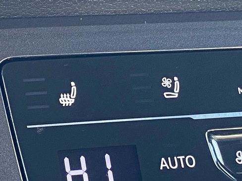 Certified 2024 Volkswagen Tiguan SEL R-Line image 18