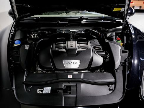 Used 2013 Porsche Cayenne Diesel AWD/4WD image 47