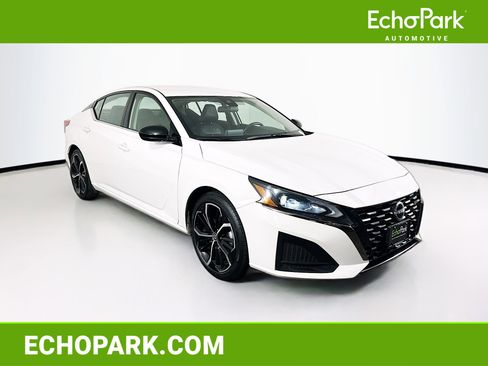 Used 2024 Nissan Altima 2.5 SR image 1