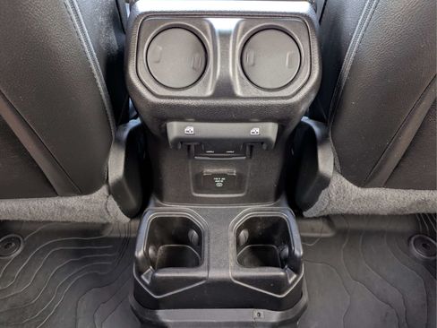 Used 2021 Jeep Gladiator Overland AWD/4WD image 12