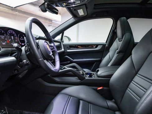 Used 2025 Porsche Cayenne E-Hybrid image 23
