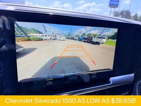 Used 2022 Chevrolet Silverado 1500 LT w/ Z71 Off-Road Package AWD/4WD image 9