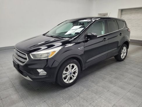 Used 2017 Ford Escape SE FWD image 2