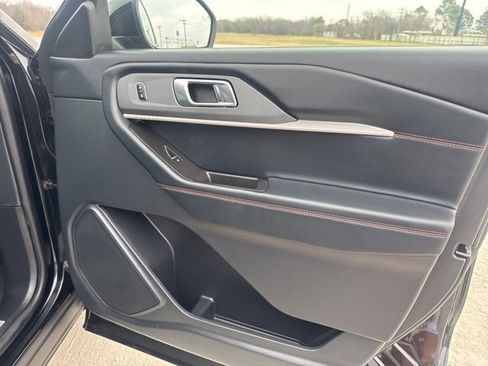 Used 2025 Ford Explorer ST-Line w/ ST-Line Street Pack image 19