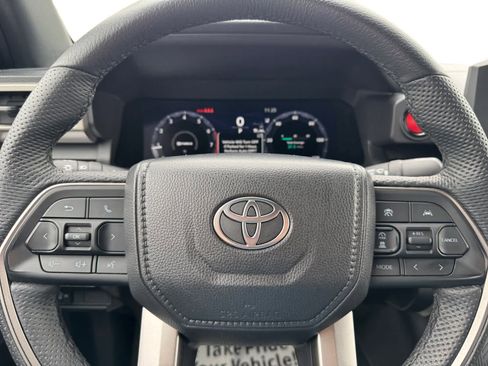 Used 2025 Toyota Tacoma TRD Off-Road AWD/4WD image 17