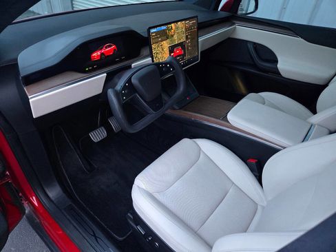 Used 2022 Tesla Model X image 21