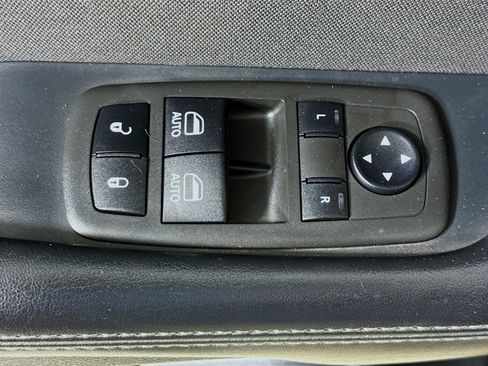 Used 2022 Dodge Challenger SXT image 24