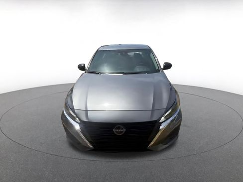 Used 2025 Nissan Altima 2.5 SV FWD image 3