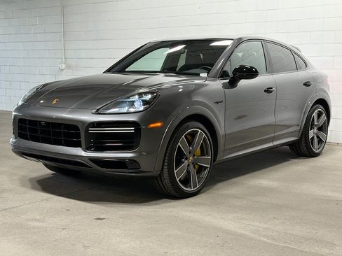 Certified 2023 Porsche Cayenne Turbo S AWD/4WD image 1