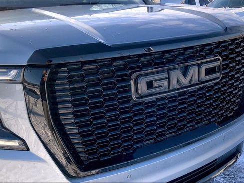 Used 2023 GMC Yukon XL SLT image 31