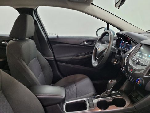 Used 2018 Chevrolet Cruze LT image 21