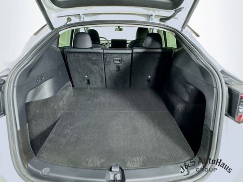 Used 2022 Tesla Model Y Long Range image 30
