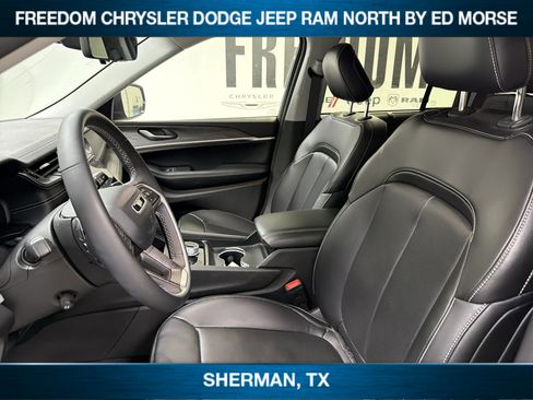 Used 2023 Jeep Grand Cherokee Limited w/ Luxury Tech Group II AWD/4WD image 7