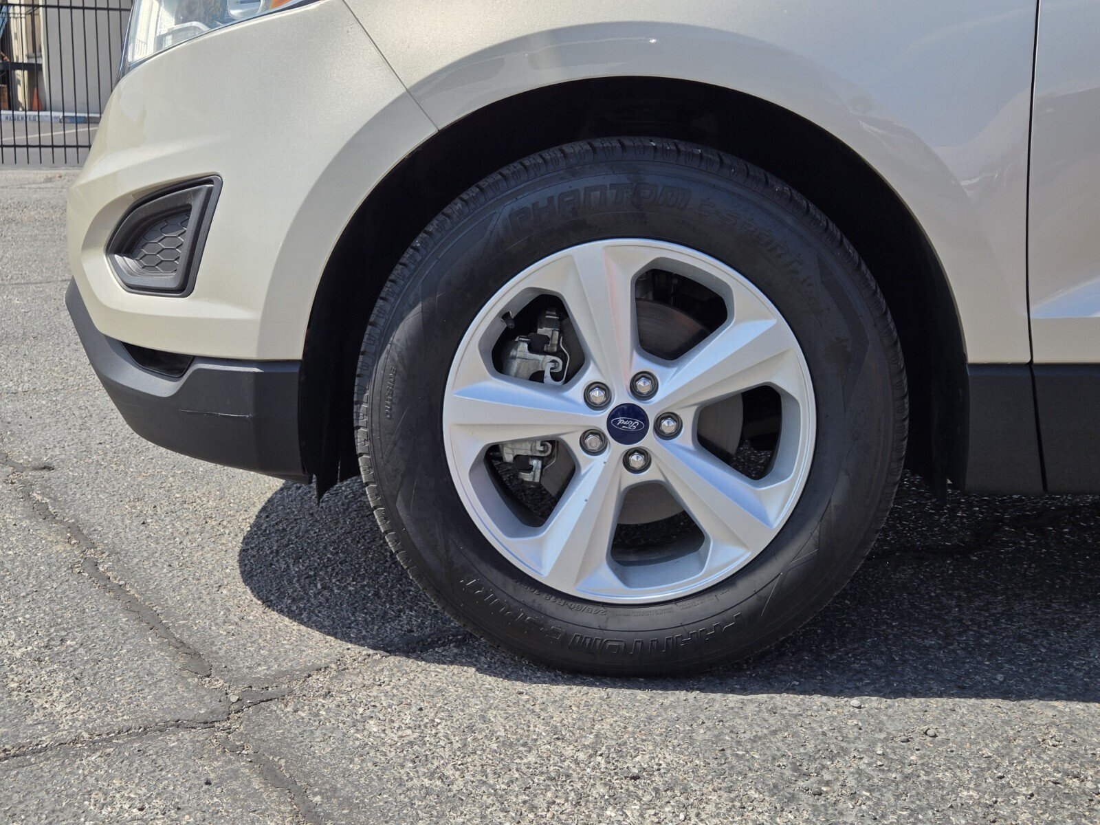 Used 2017 Ford Edge SE FWD image 6
